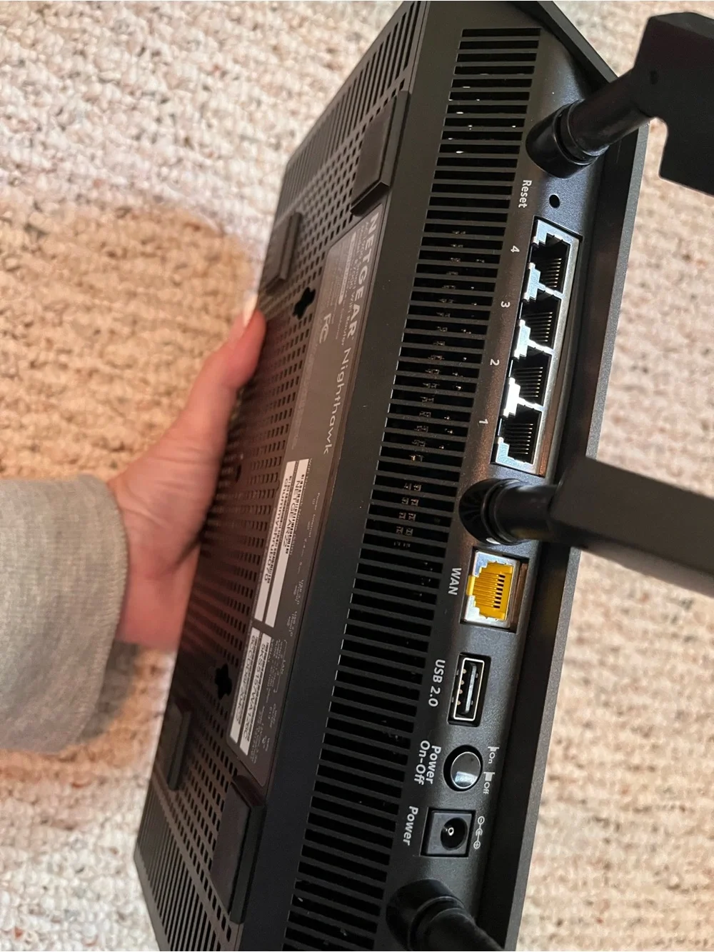 NETGEAR Nighthawk AC1900 Smart WiFi Router Model R7000, Black - Picture 4 of 4